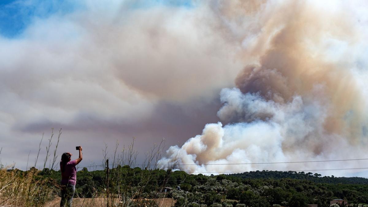 Fire in Girona Leaves 11 Injured, Including Civilians and Firefighters, Most Cases Minor