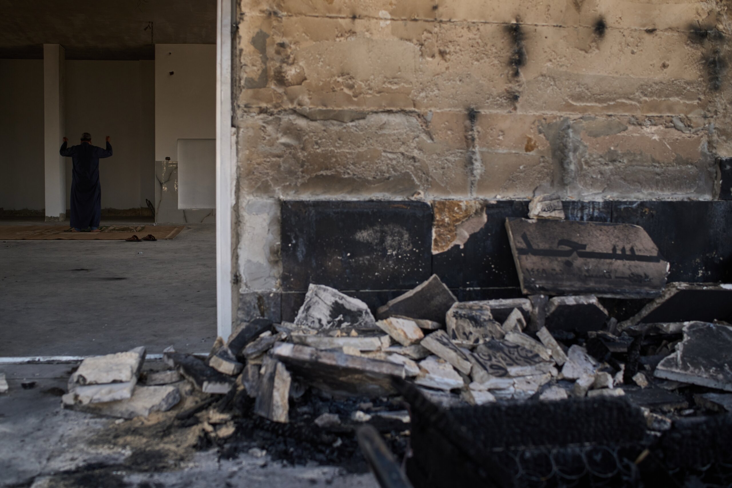 West Bank Mosques Attacked by Settlers Amid Rising Tensions and Escalation Warnings