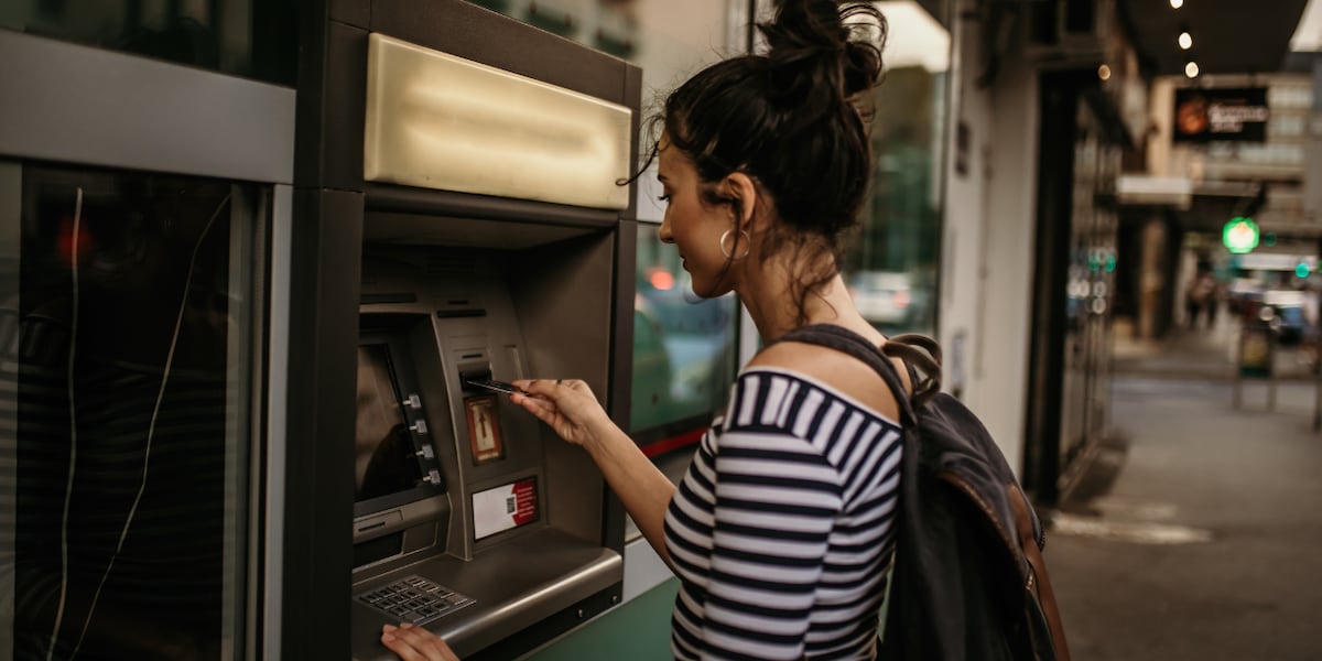 Withdrawing Cash from Credit Cards at ATMs Carries Significant Costs and Risks