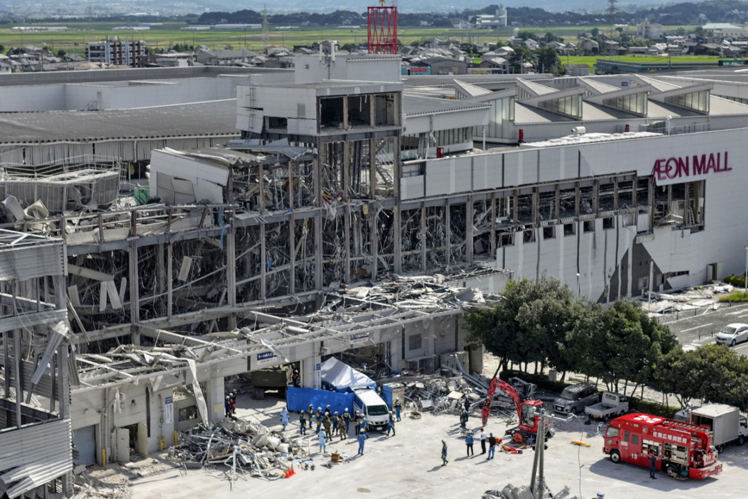 Japan Earthquake Death Toll Climbs to 34; Rescuers Search Rubble Amid Heat