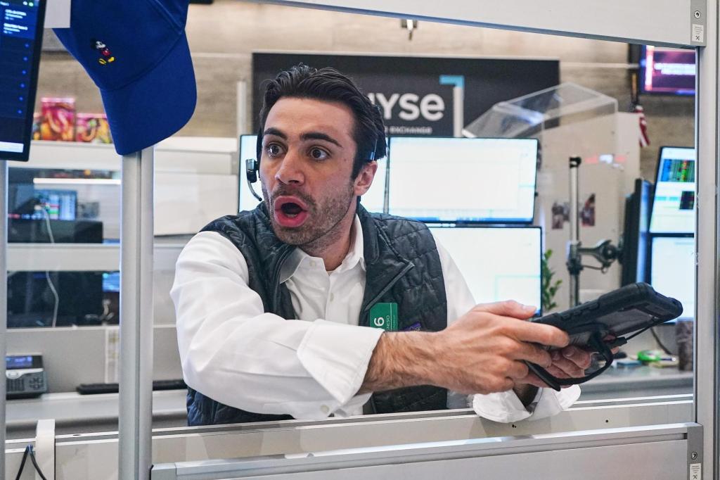 OPEC+ Plans August Oil Output Hike, Leading to Mixed Wall Street Futures and Nasdaq Gains