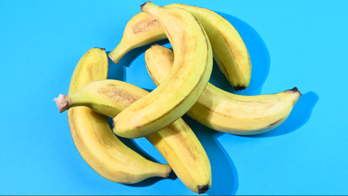 Dietitians Reveal 9 Fruits That Offer Significant Plant-Based Omega-3 for Daily Intake