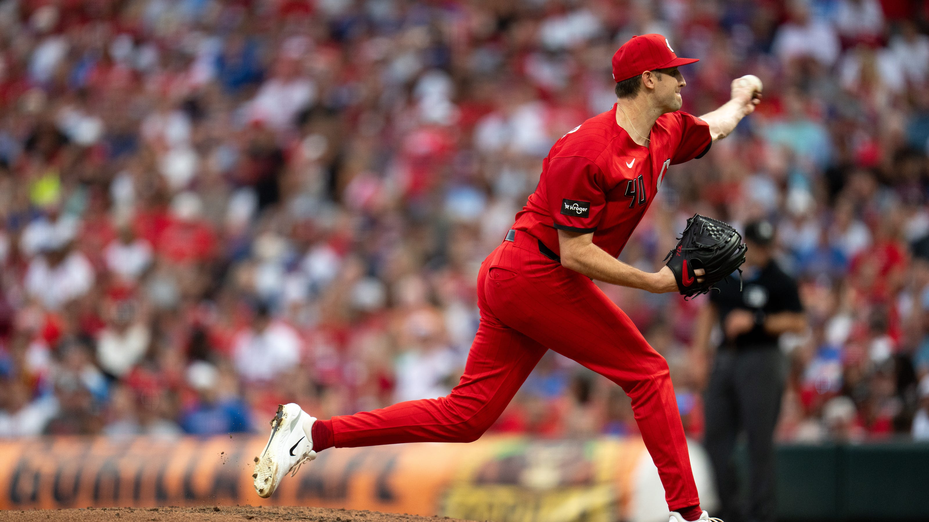 Cincinnati Reds pitcher Nick Lodolo exits Cubs game with severe finger blister, raising pitching concerns