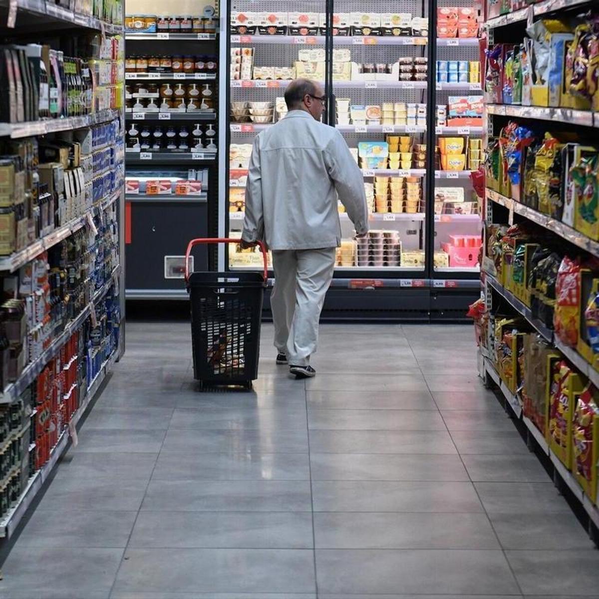 Inflation holds at 3.2% in June; food and fuel prices moderate amid rising energy costs.