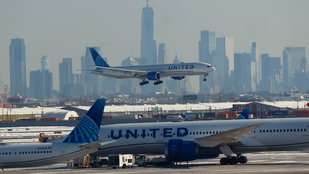 United Airlines Reportedly Pitched Delta Merger Last Year, But Talks Stalled Amid Antitrust Concerns