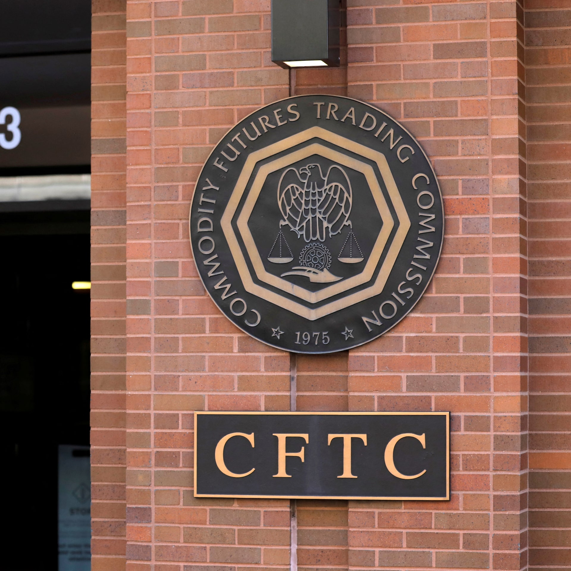 CFTC Stays CME's 24/7 Crude Oil Futures Plan for Compliance Review