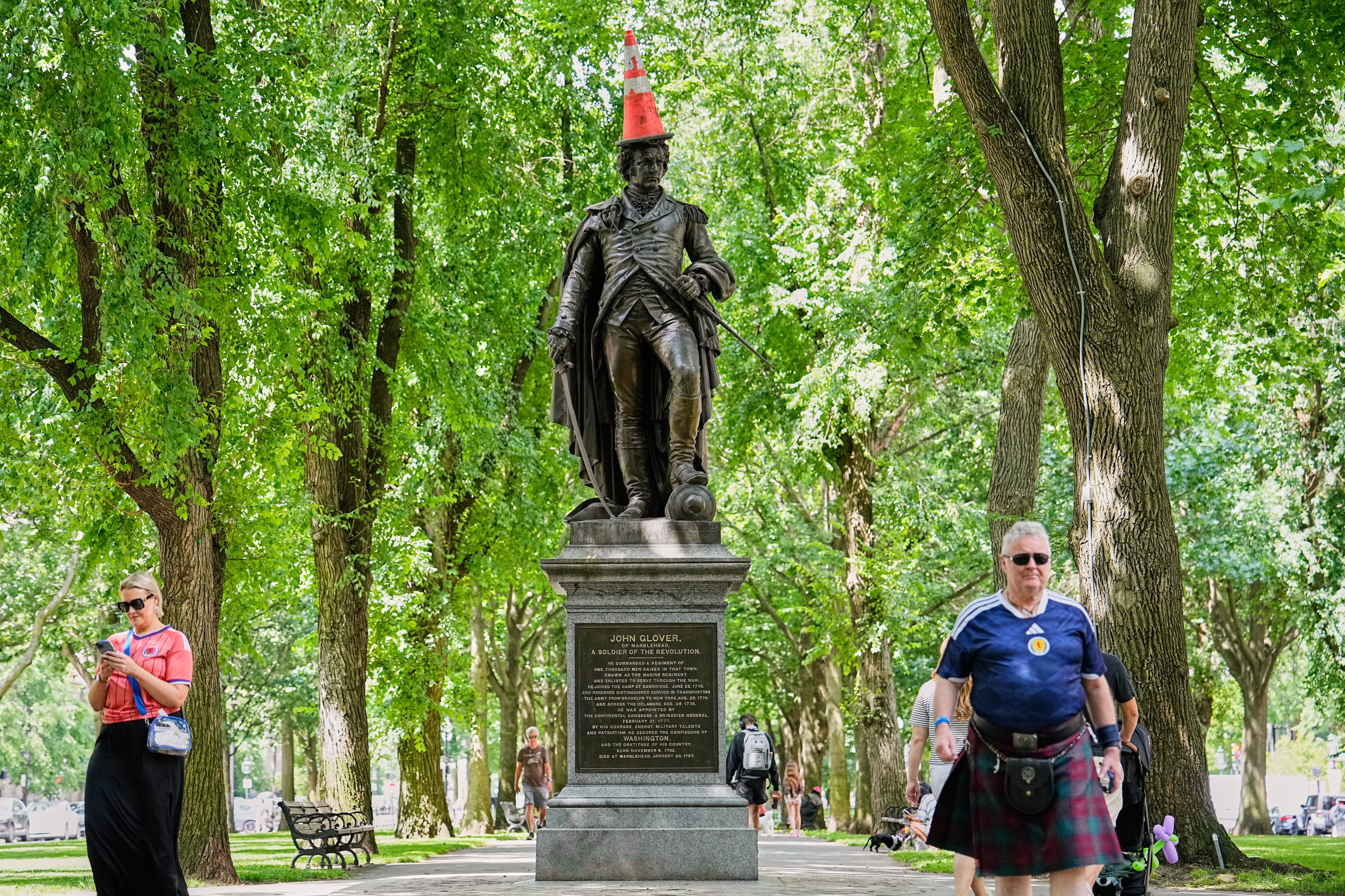 Scottish 'Boston Cone' receives dignitary's welcome in Boston to raise mental health charity funds