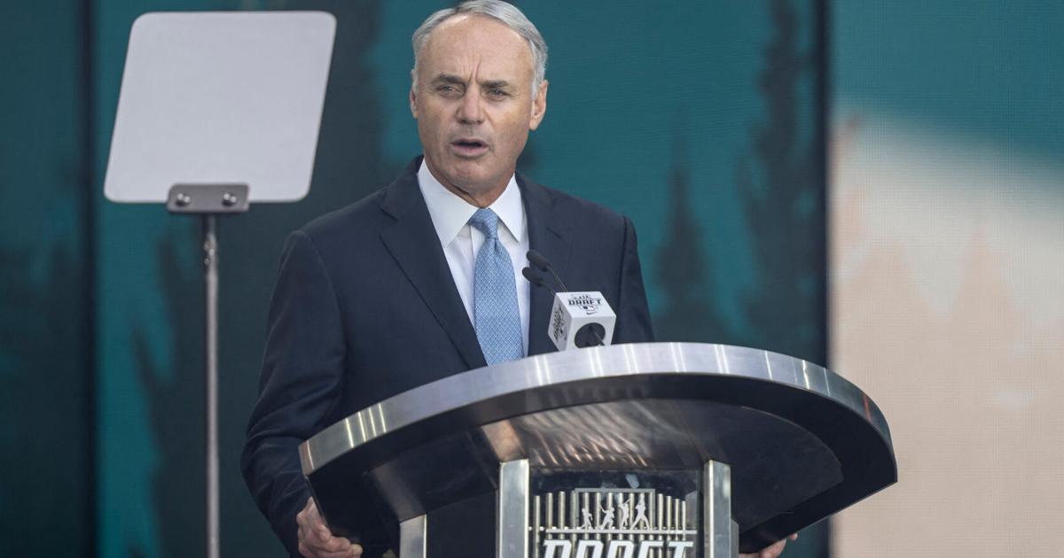 MLB Commissioner Manfred Proposes Salary Cap to Save League; Players Brand It 'Subsidized Mediocrity'