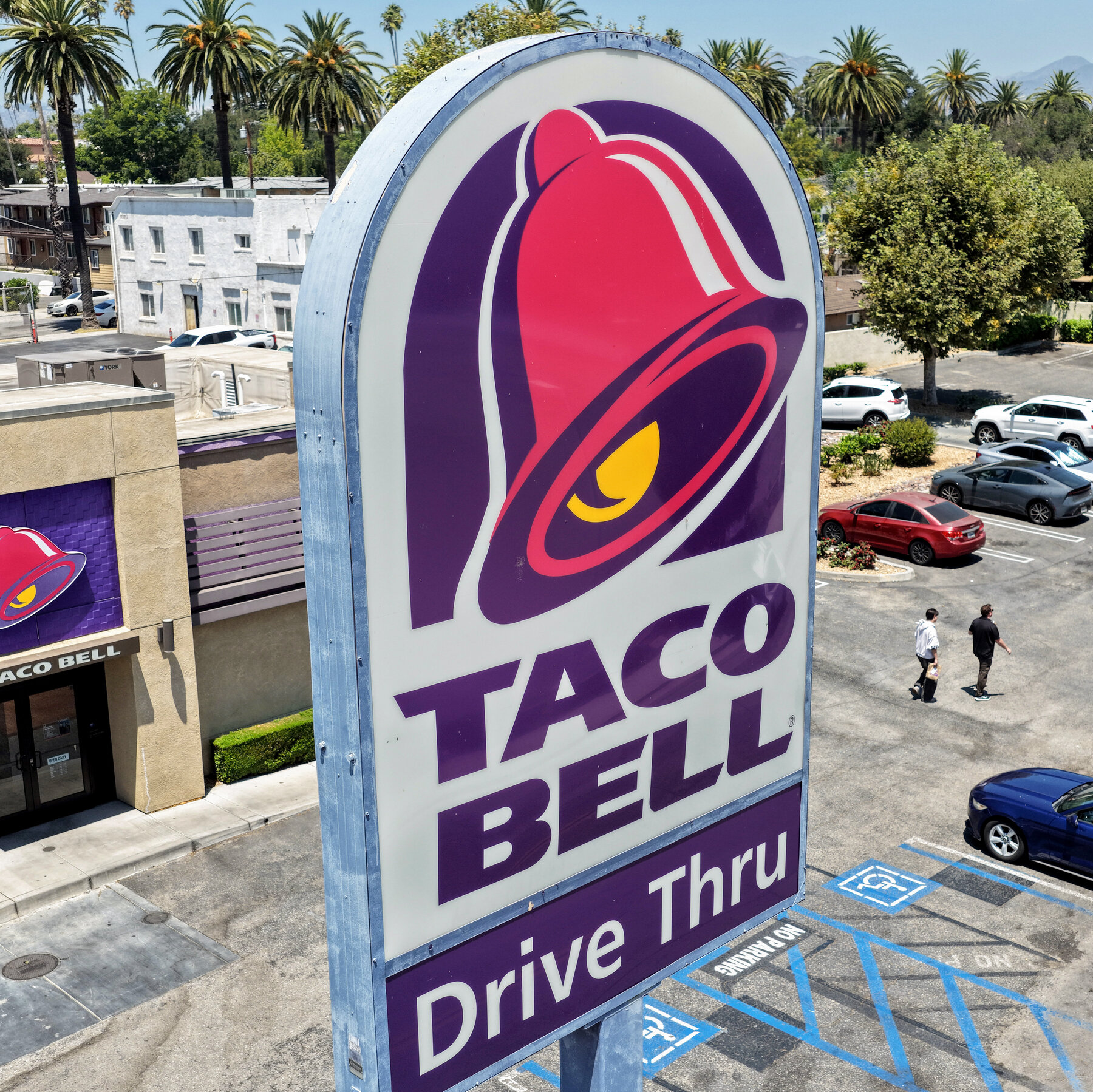 CDC Confirms Contaminated Lettuce Led to Taco Bell Outbreak, Affecting Thousands
