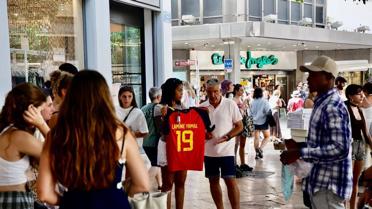 Prepare for the World Cup Final: Essential Kit for Today's Big Match on July 19.