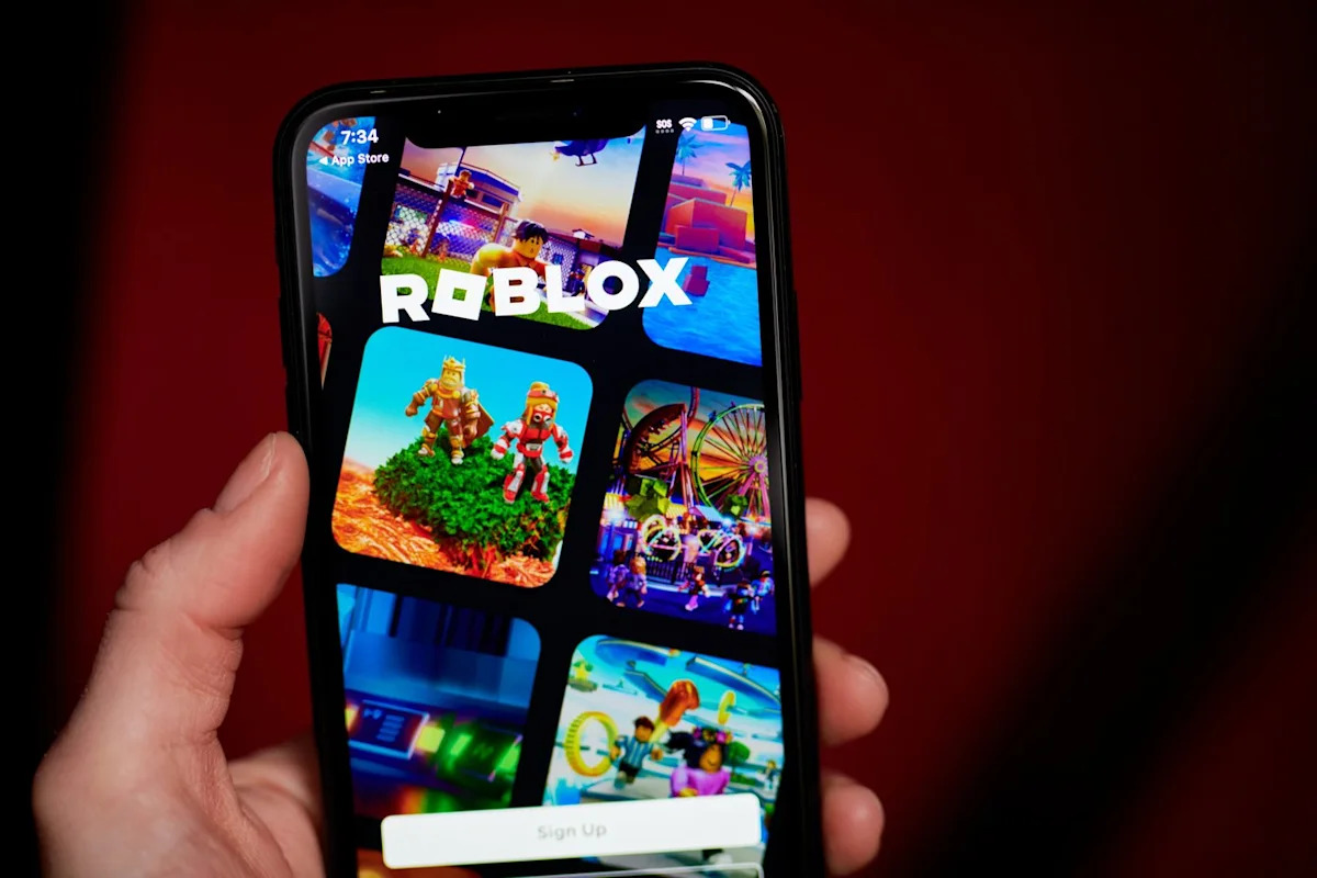 Roblox Stock Plunges on Weaker Q3 Bookings Outlook and Analyst Downgrades