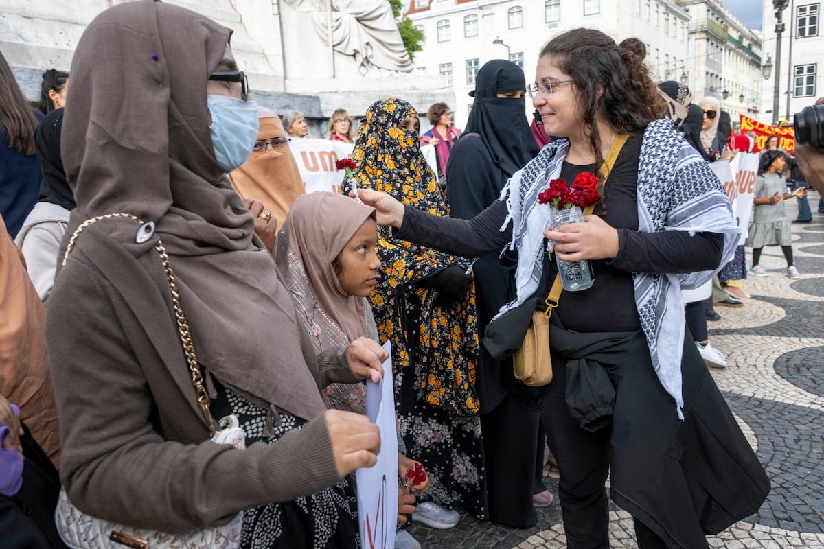 Portugal's President Ratifies Law Banning Burqa in Public Spaces to Promote Integration and Security