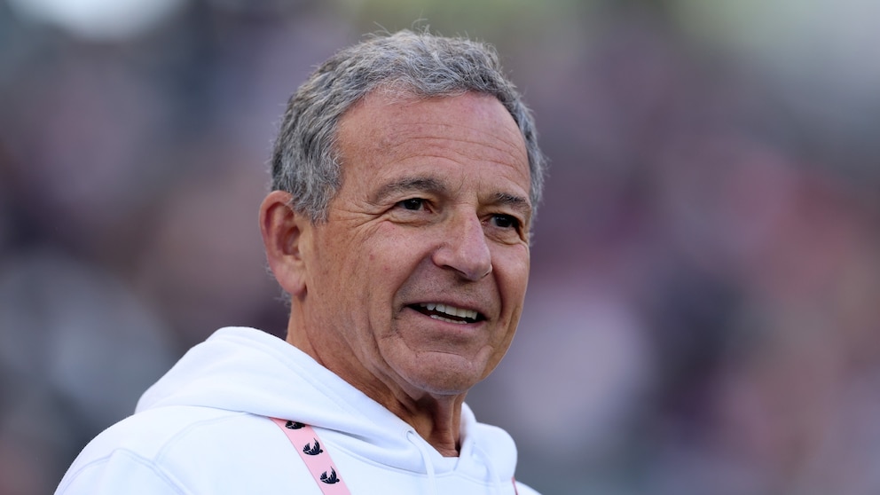 Former Disney CEO Bob Iger and Josh Kushner acquire Los Angeles Lakers