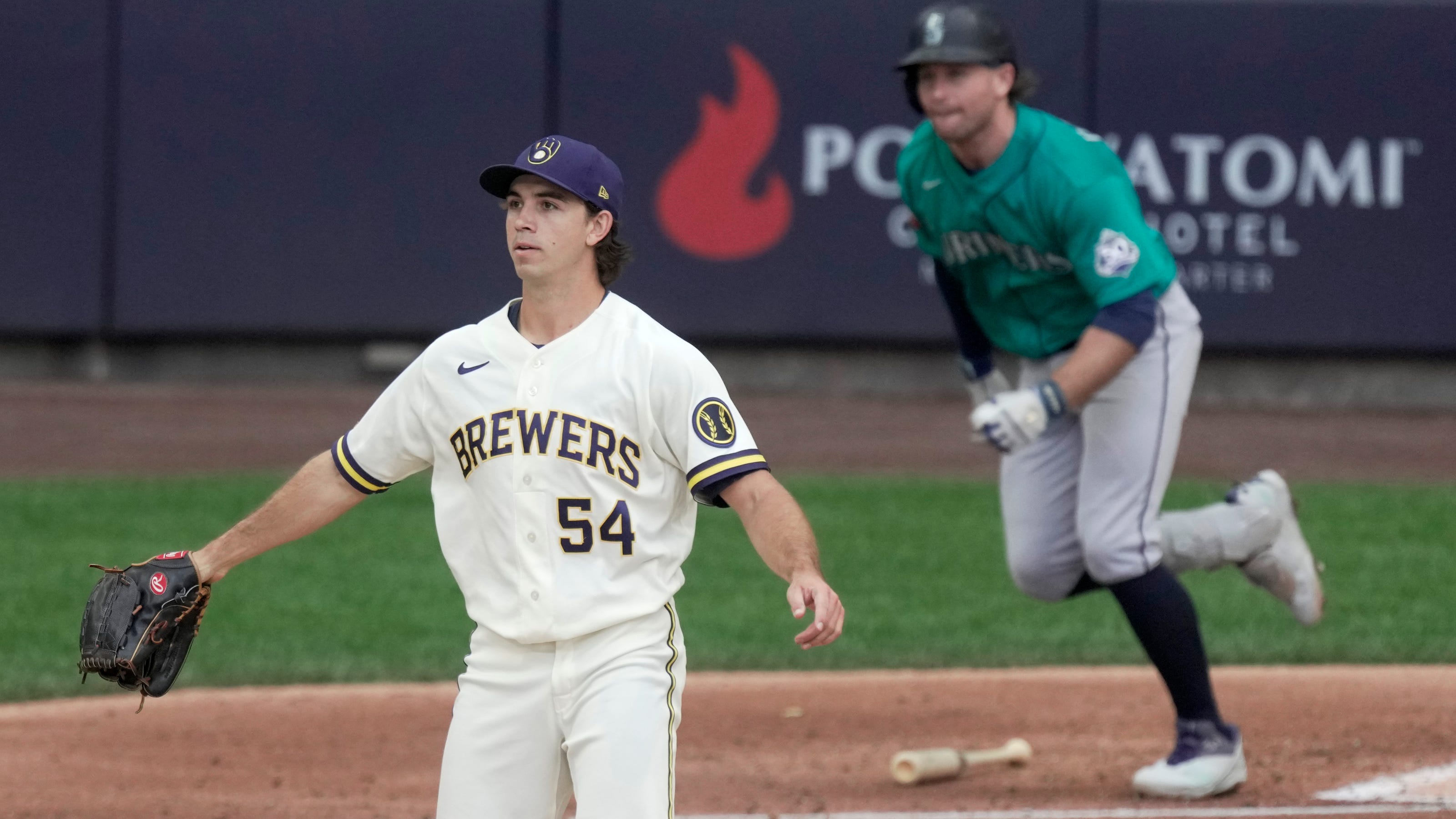 Brewers Manager Pat Murphy Removes Starter Robert Gasser During Mid-Inning Appearance