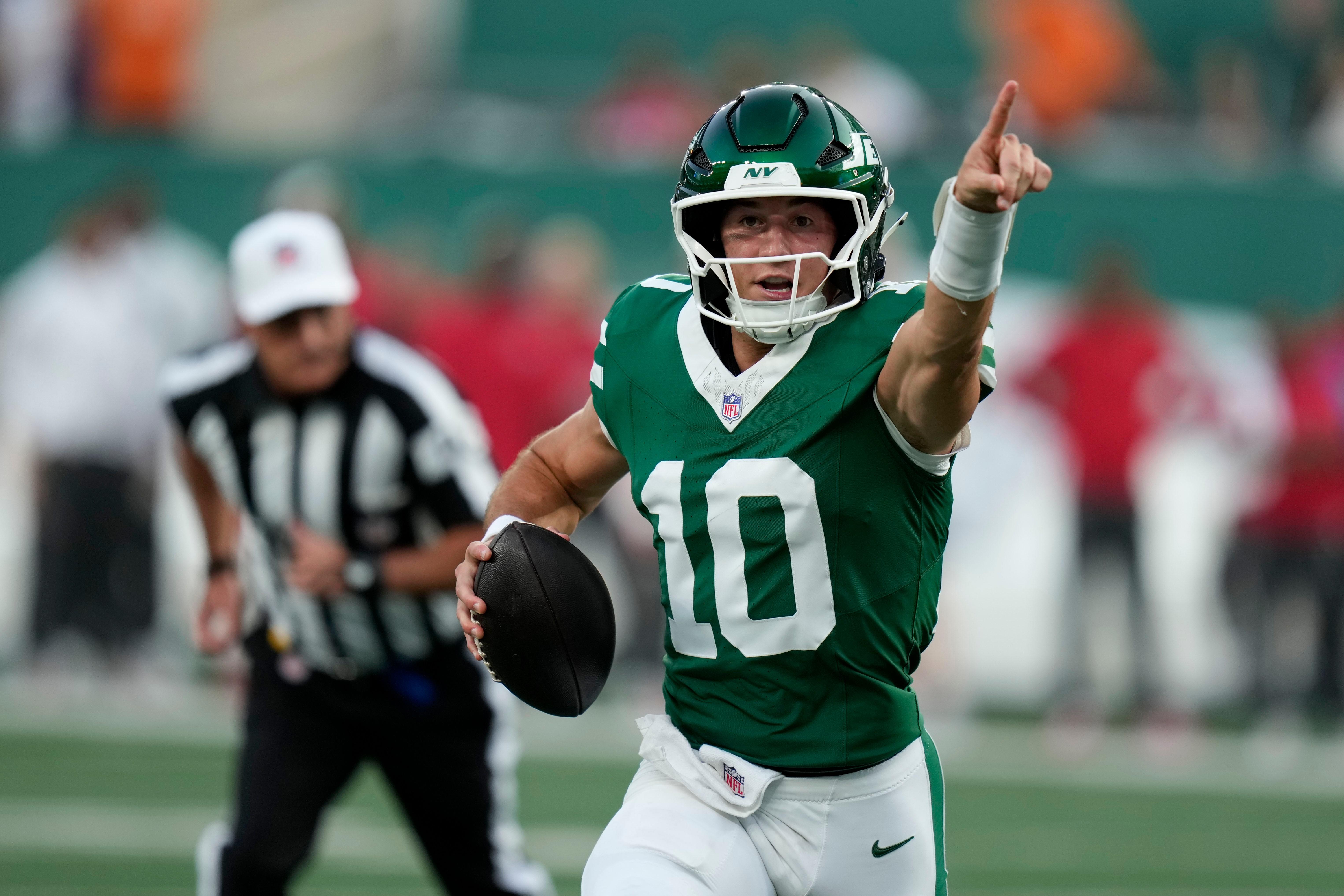 Rookie Cade Klubnik leads two scoring drives for Jets in 24-16 loss; Geno Smith sidelined.
