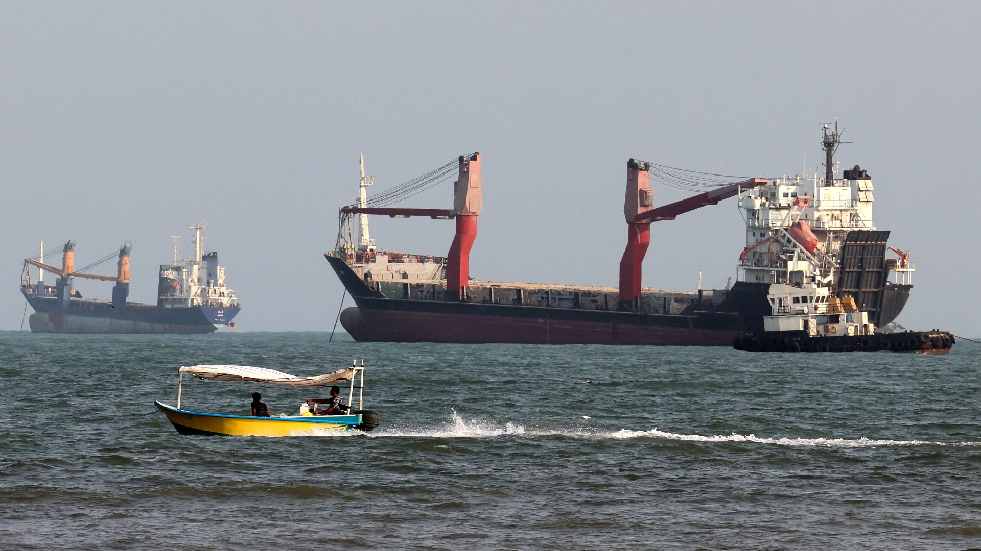 US Signals Unprecedented Iran Sanctions and Hormuz Blockade Amid Rising Tensions