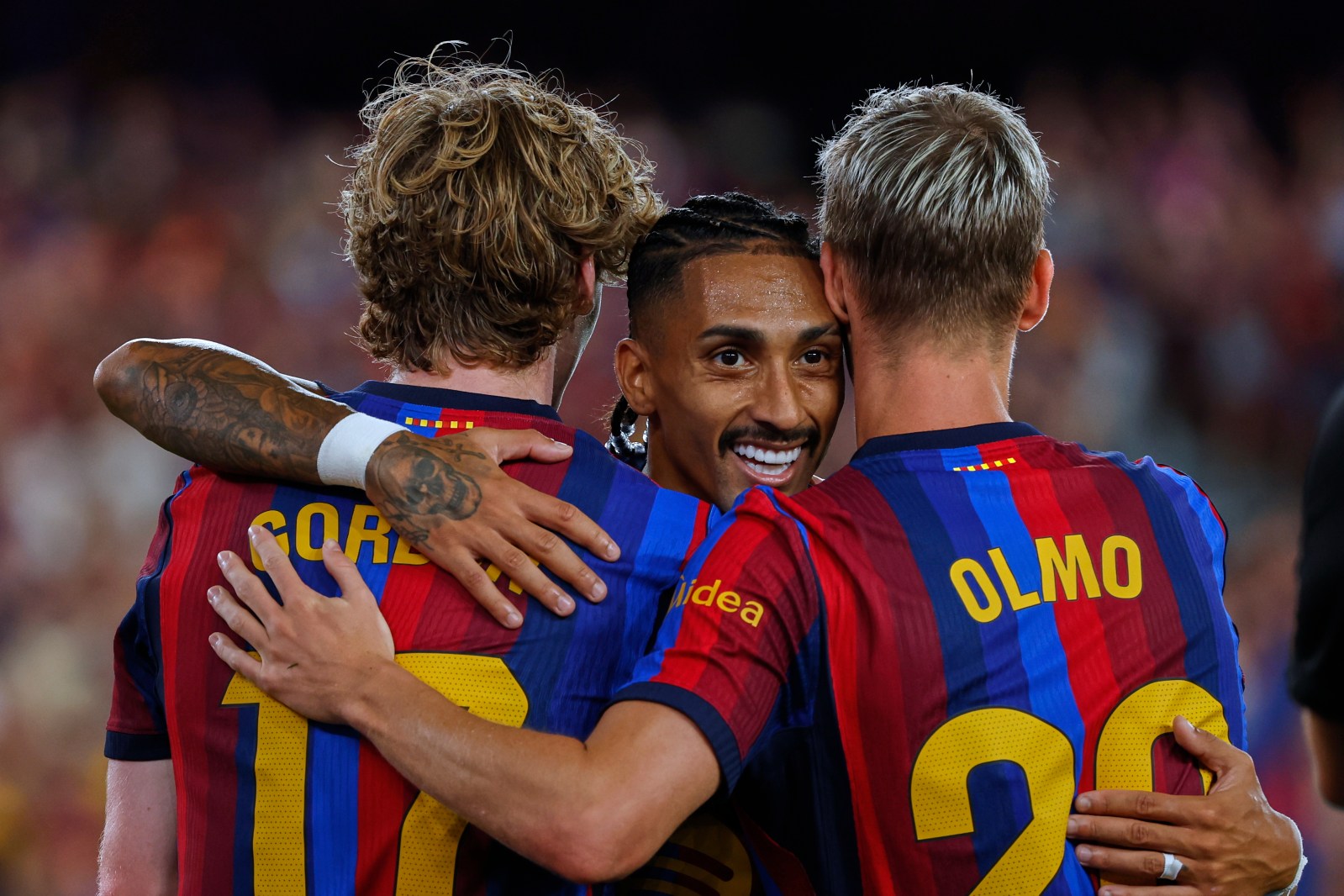 Arsenal maintains winning start as Roma dominates and Malen scores five goals