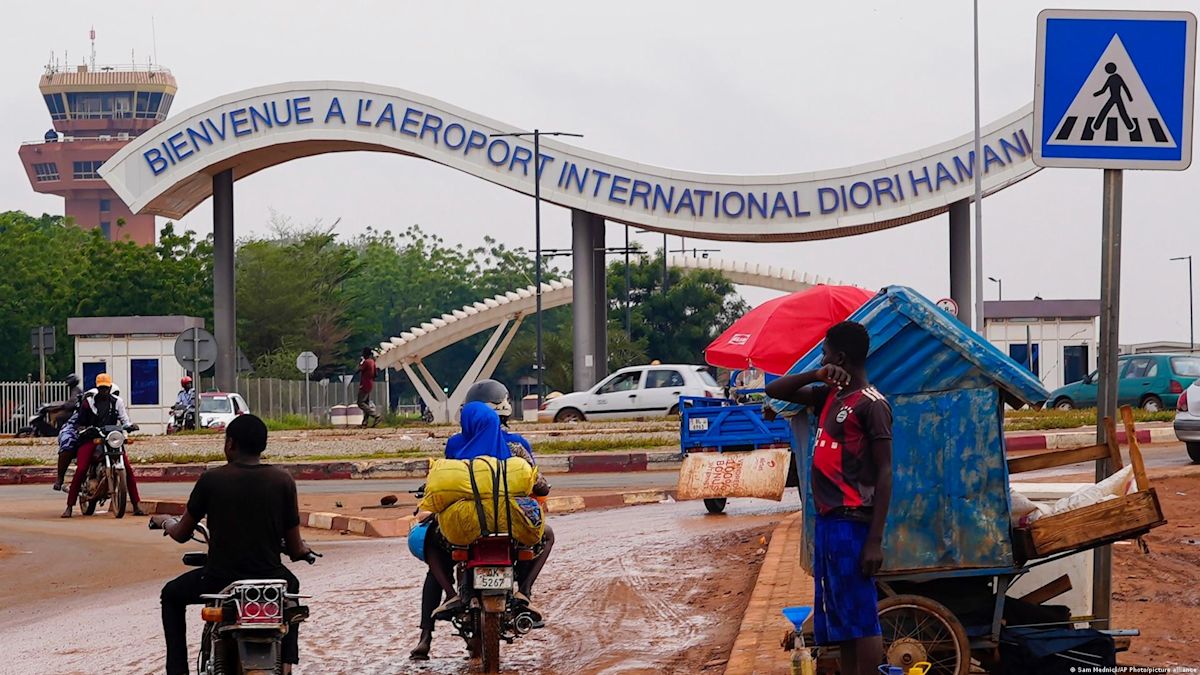 Heavy Gunfire and Explosions Target Niamey Airport and Presidential Perimeter in Niger