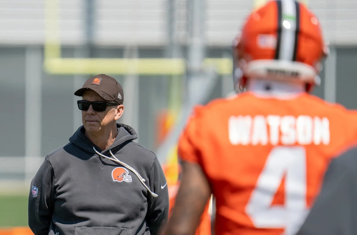 Cleveland Browns Weigh Future as Deshaun Watson Faces Internal and Fan Friction