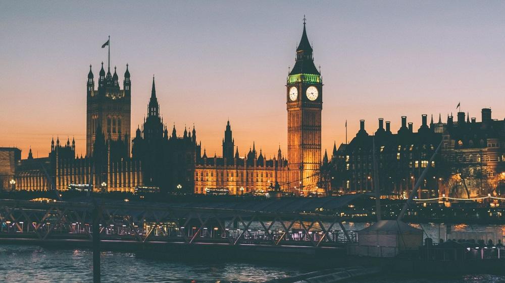 Robinhood UK Gains FCA Crypto Authorization with Service Limitations Amid Broader Regulatory Shift