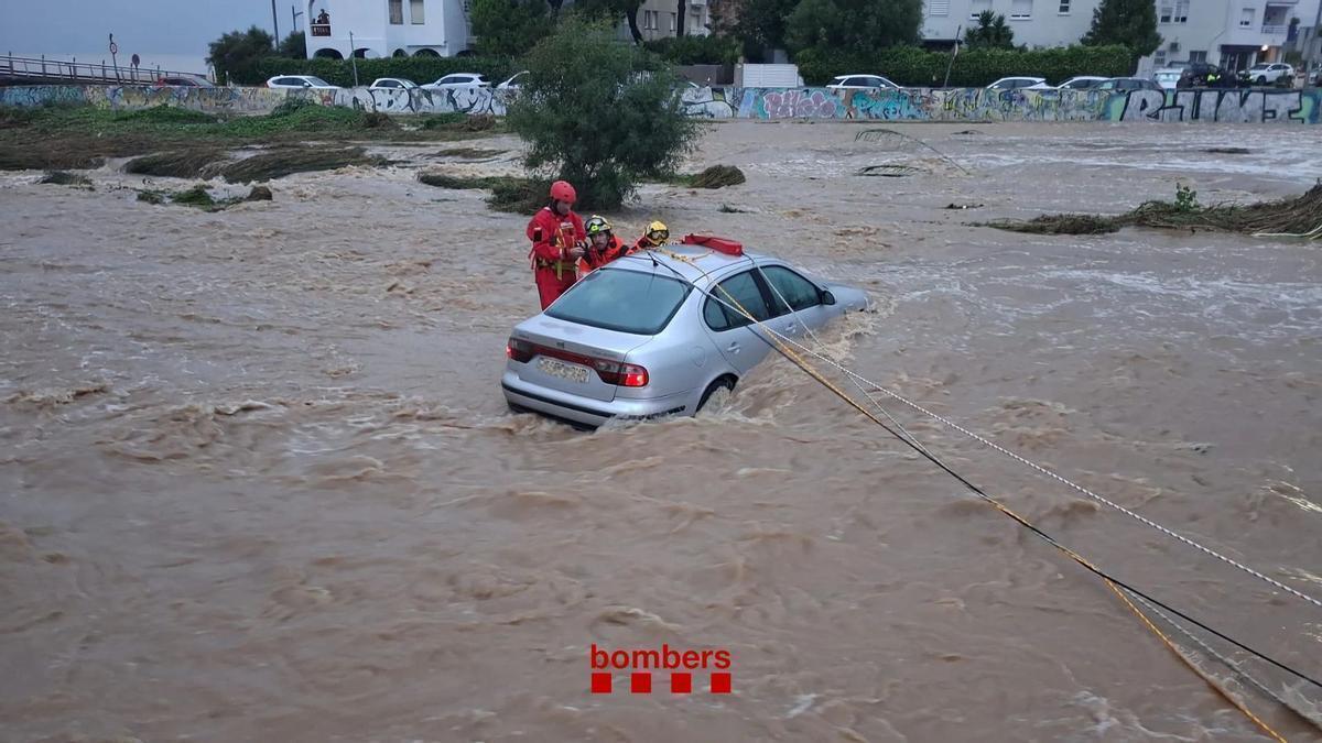 Tres heridos y 400 desalojados en Tarragona tras las intensas lluvias de esta madrugada