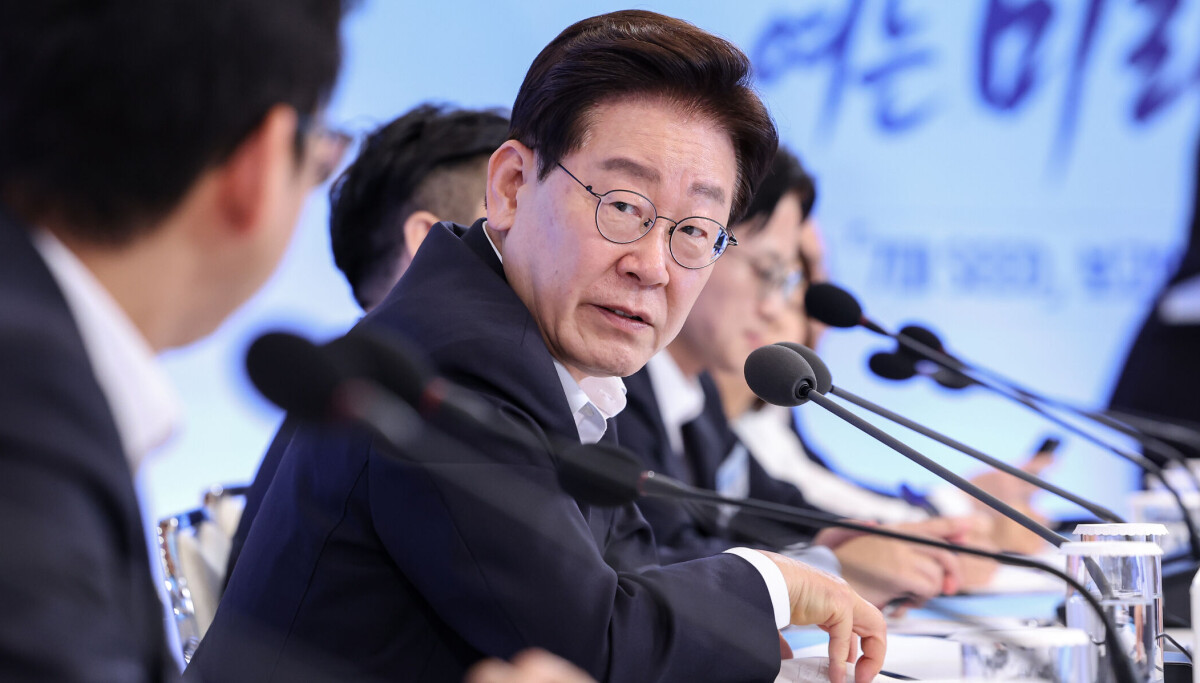 South Korea's President Lee Proposes Four-Year Two-Term Presidency, Expanding National Assembly Power