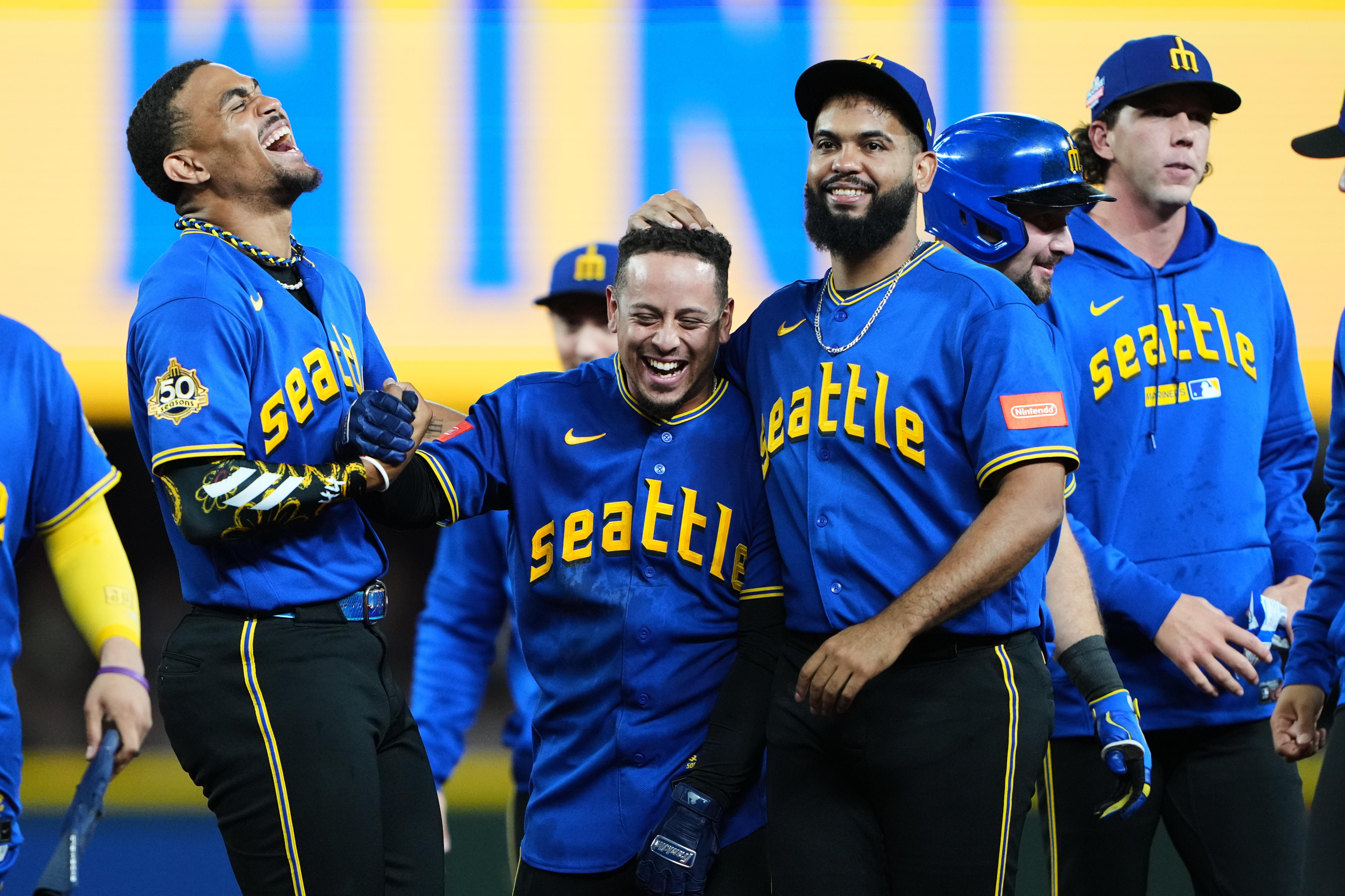 Leo Rivas hits winning single as Mariners defeat Chicago Cubs 6-5 in tenth