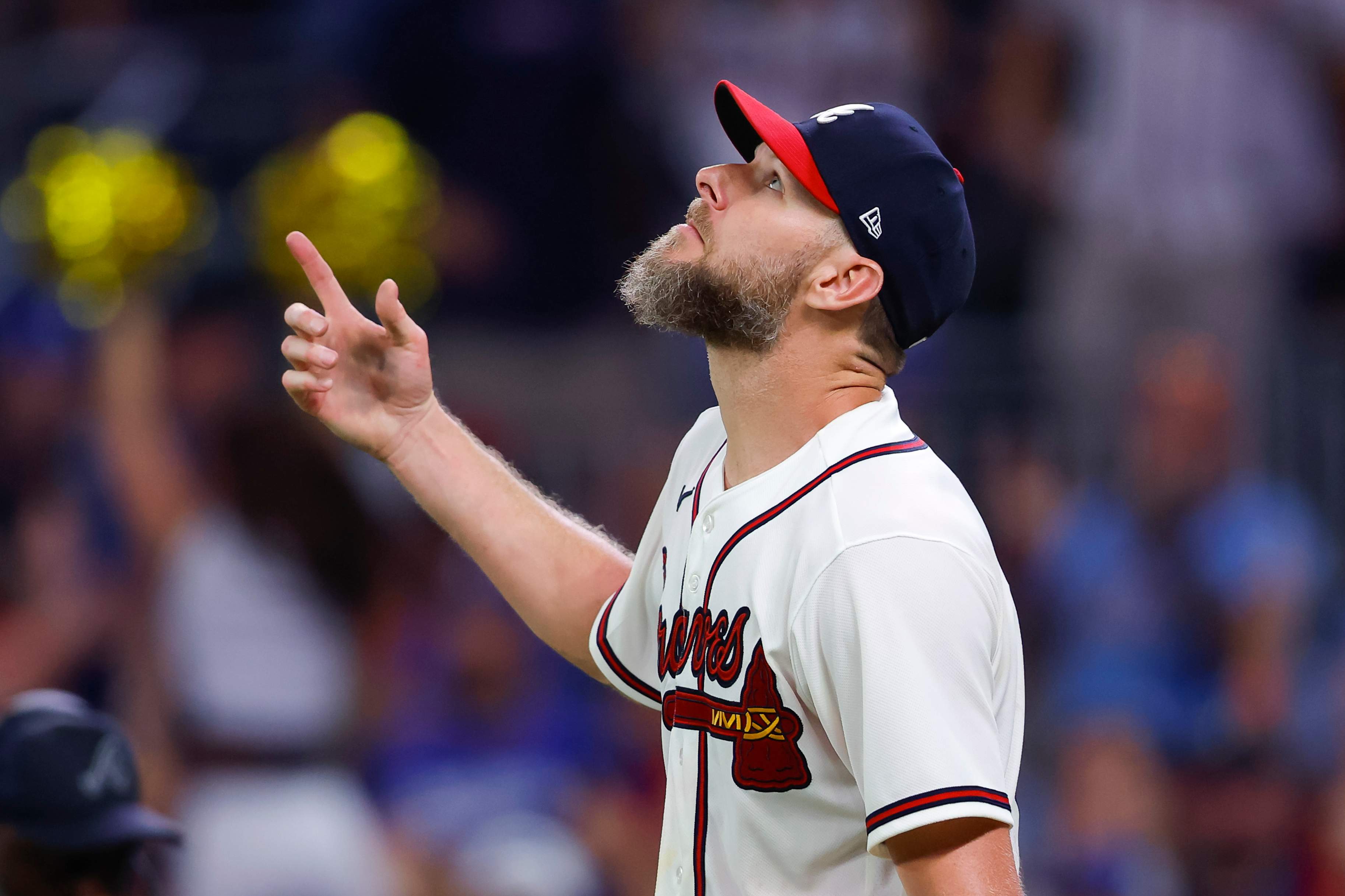 Chris Sale delivers complete-game shutout and 11 strikeouts as Braves sweep Dodgers.