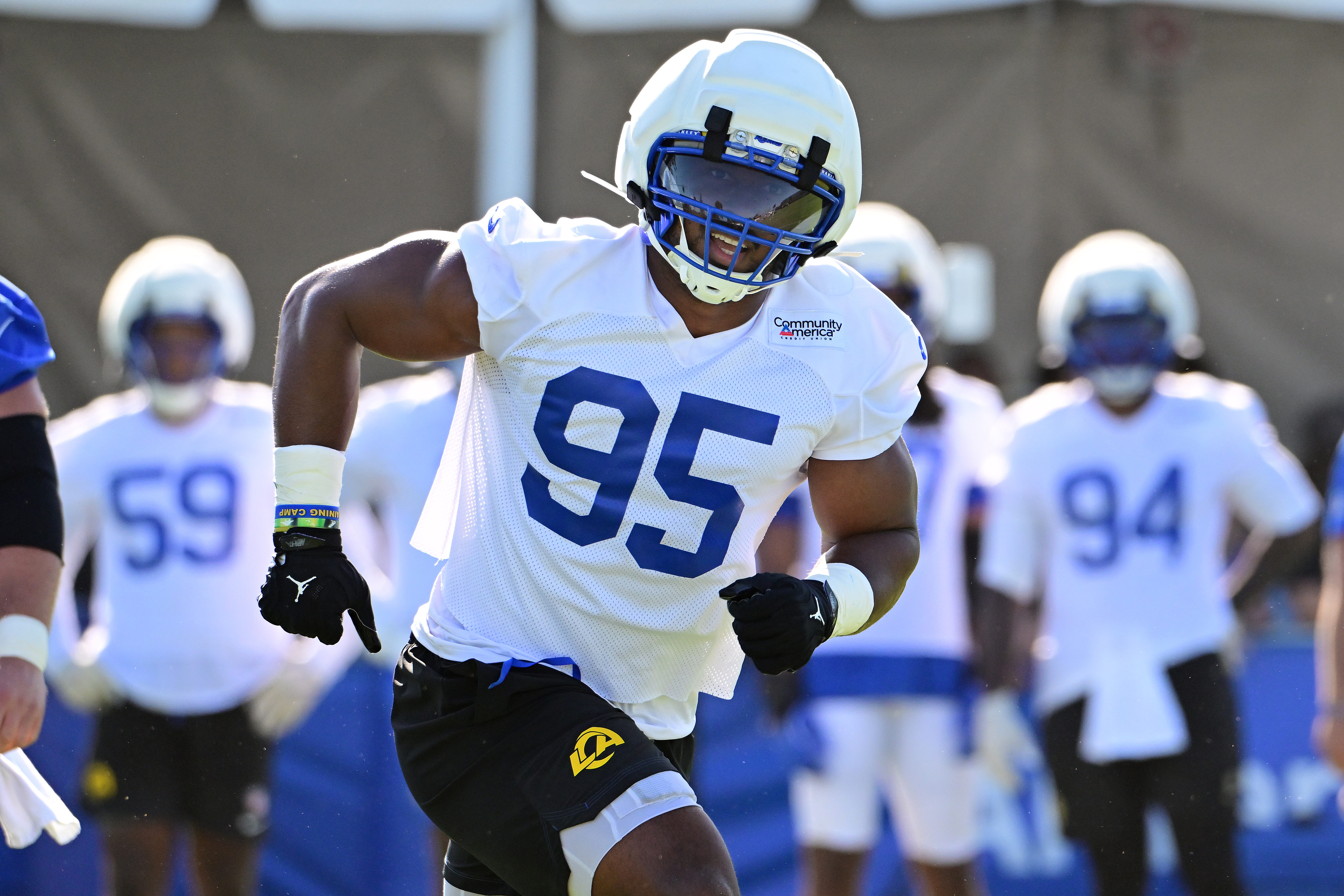 Rams' Myles Garrett Sits Out Fourth Practice Due to Lower-Body Soreness, Coach McVay Expresses No Concern