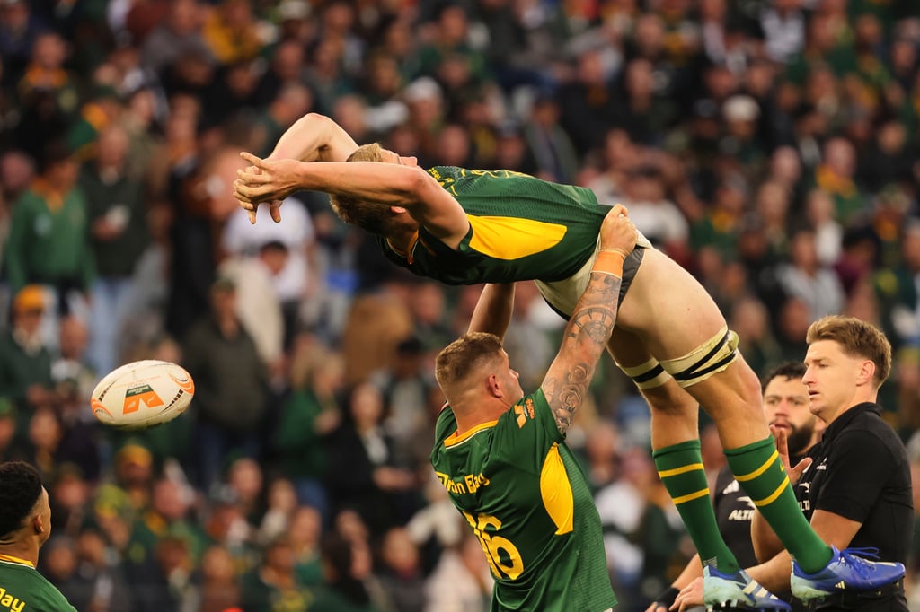 Embraer jet performs stunning low flyover during South Africa rugby match