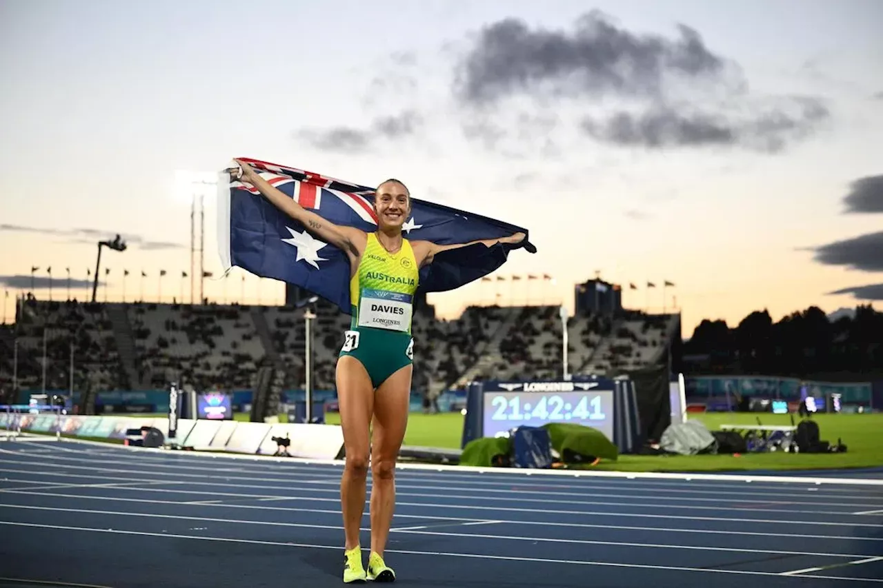 Rose Davies Makes History: First Woman to Complete Commonwealth Games 5km-10km Double