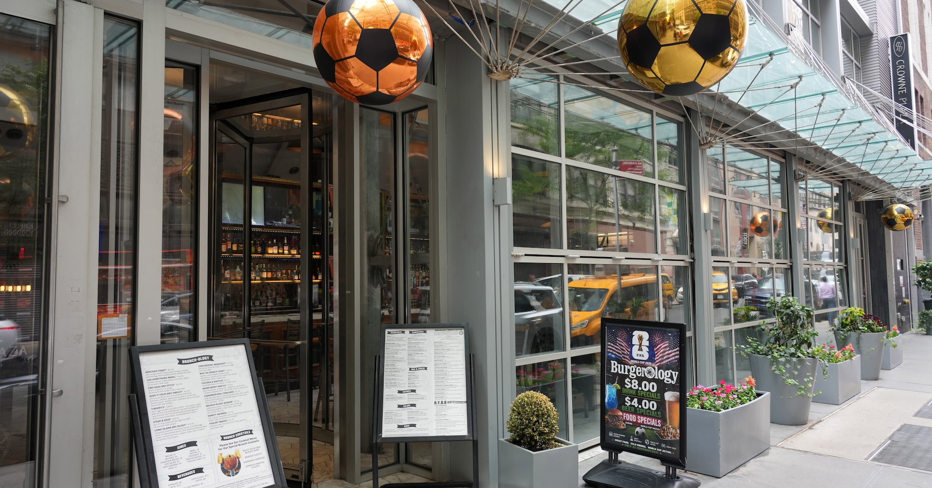 India's Private Sector Expands in August as Services Lead Growth Despite Manufacturing Weakness