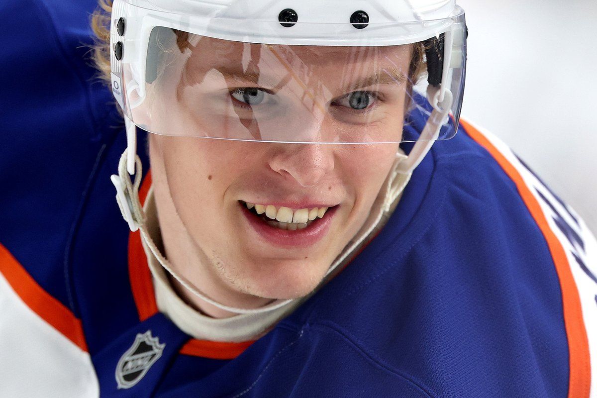 Undrafted German League Standout Samanski Signs Entry-Level Contract with Edmonton Oilers