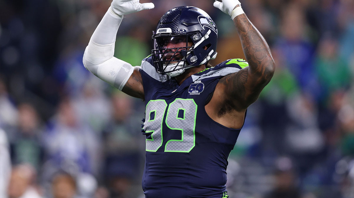 Seattle Seahawks sign defensive lineman Leonard Williams to a three-year contract extension.