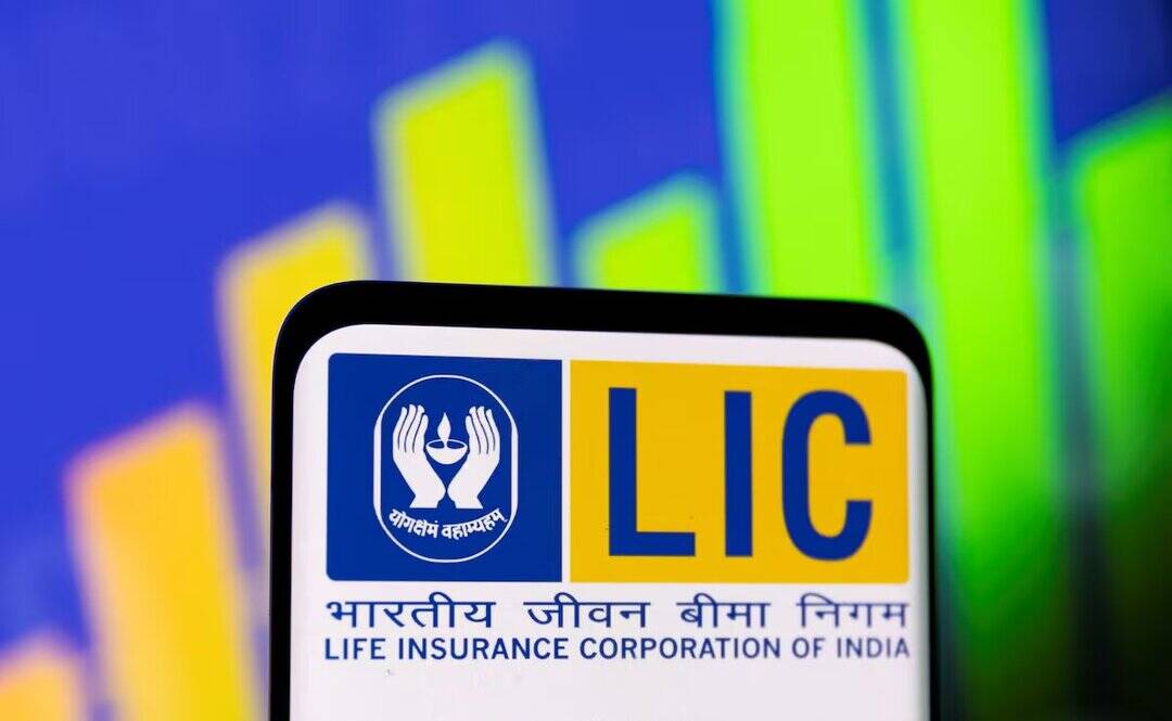 Government to sell 6.5% LIC stake at discounted price, targeting Rs 31,000 crore.