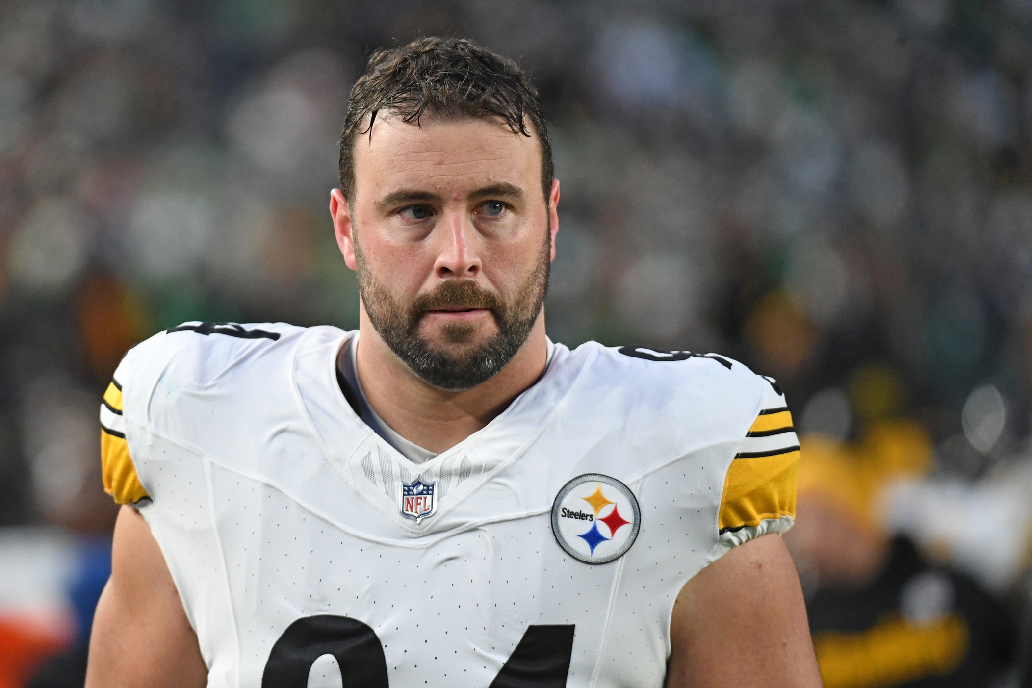 Steelers Release Veterans Dean Lowry and Elandon Roberts Ahead of Roster Cuts