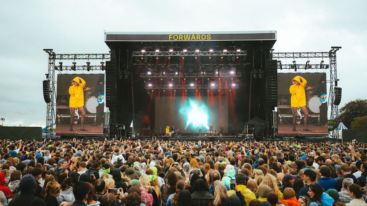 Massive Attack's Decarbonisation Legacy Transforms Major UK Festivals With 100% Renewable Energy