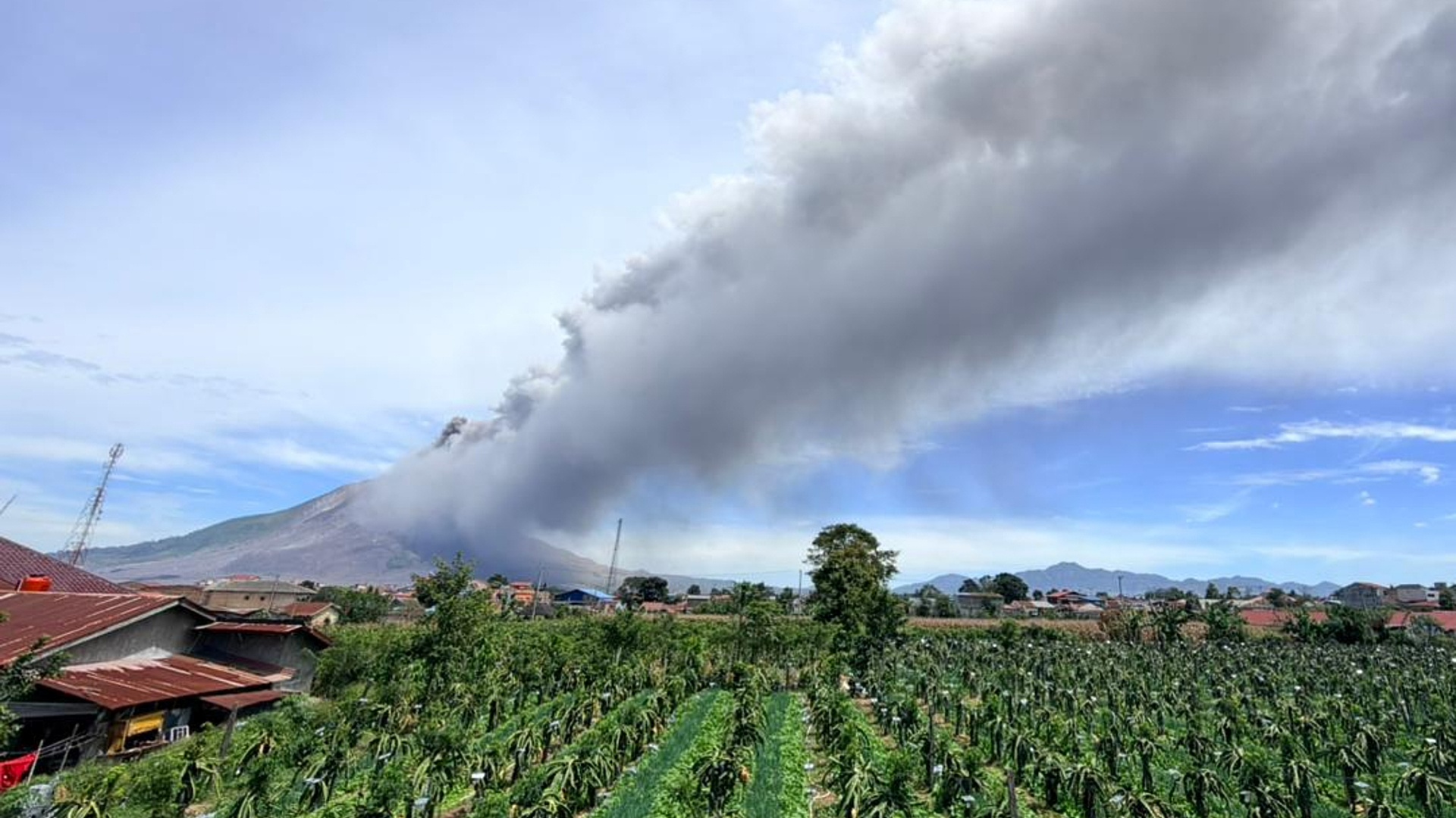 Mount Sinabung Erupts in North Sumatra, Sending Ash 3.5 Kilometres Into the Sky