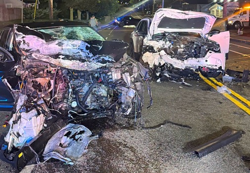 Emergency crews respond to two-car crash in Kent, Washington, leaving multiple patients injured