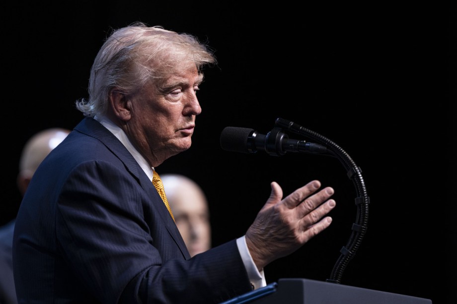 Trump Pressures Oil Companies to Cut Gas Prices as Profits Soar and Crude Drops