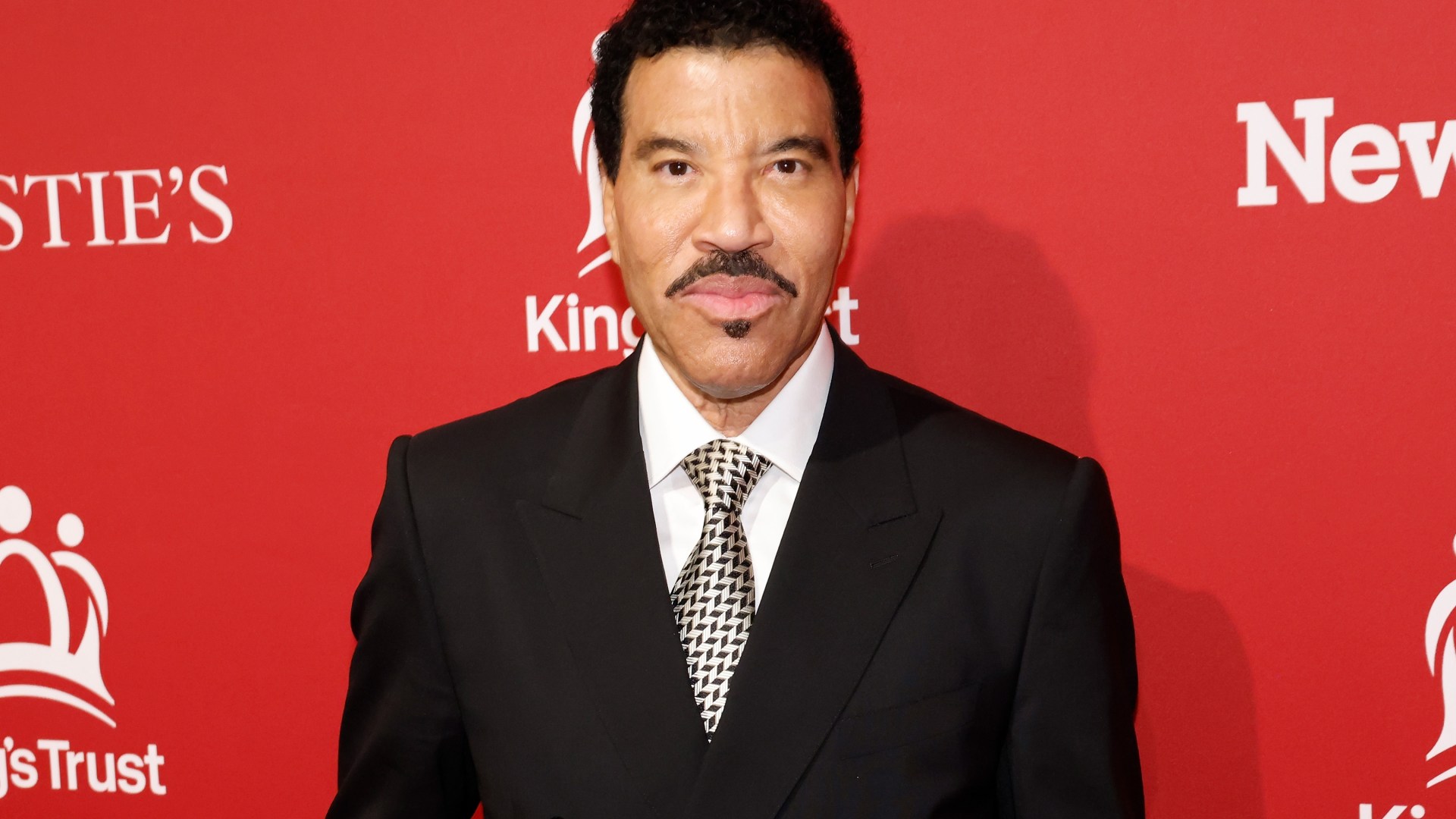 Lionel Richie Hospitalized in St. Louis Following Sudden Concert Illness and Dehydration