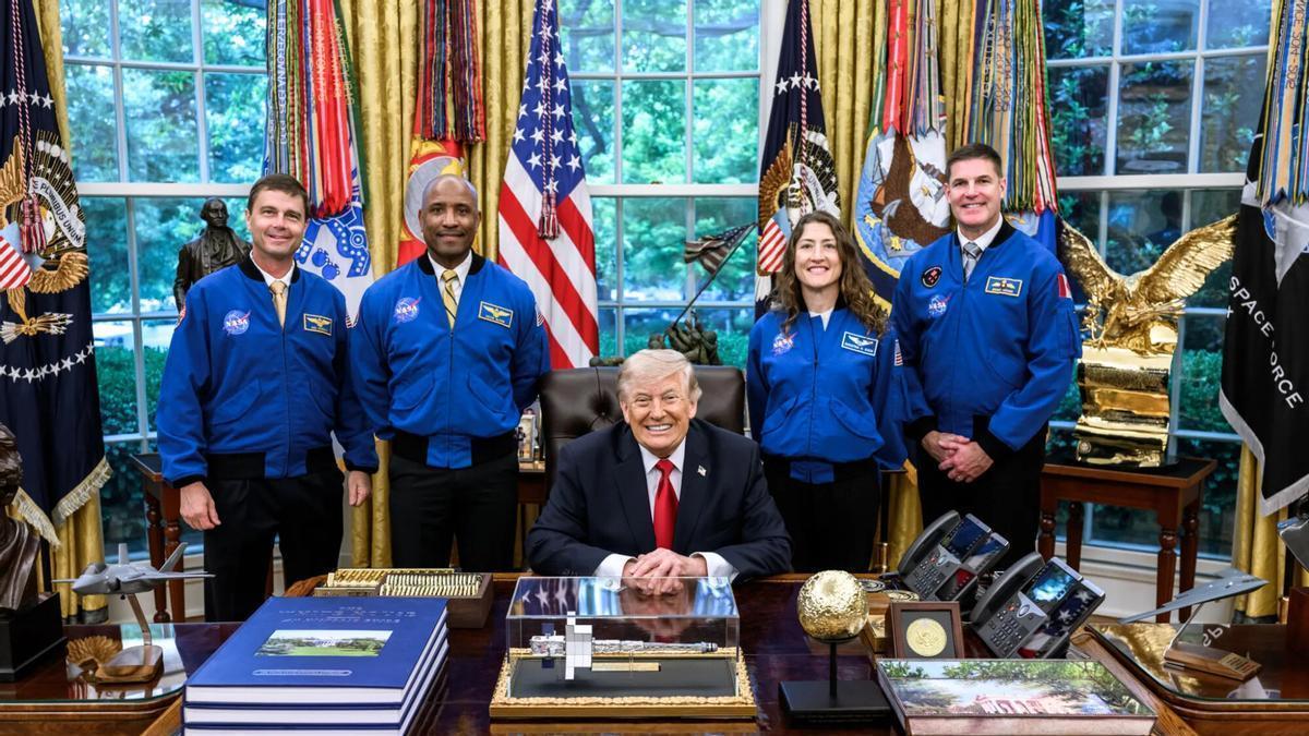 Trump entrega la Medalla de Honor Espacial a los astronautas de Artemis II