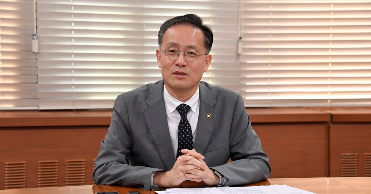 South Korea names Vice Finance Minister Lee Hyoung-il as new finance minister.
