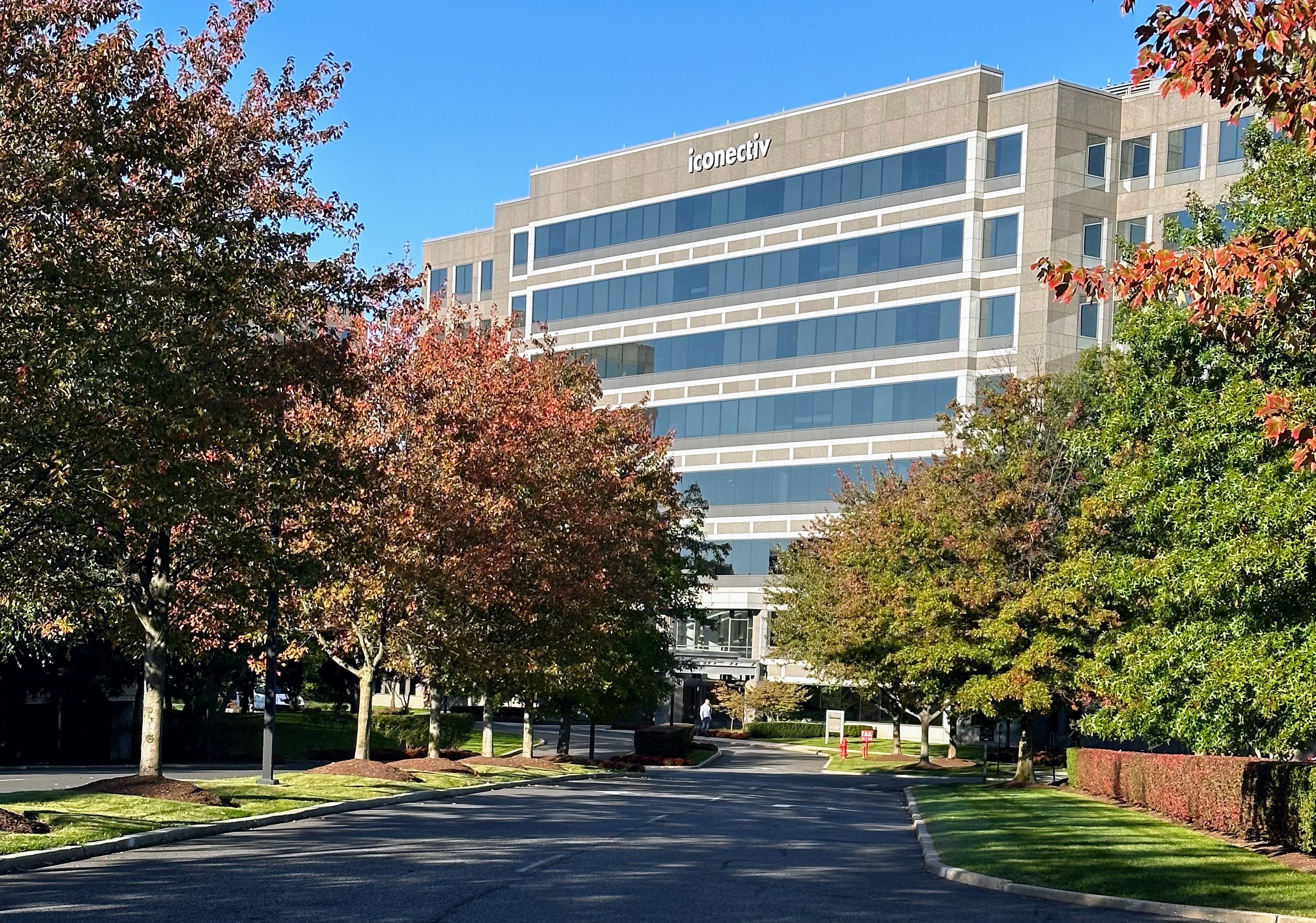 Bridgewater Adds New Stakes in Corning, Allstate, and Raymond James Amid Insider Sales