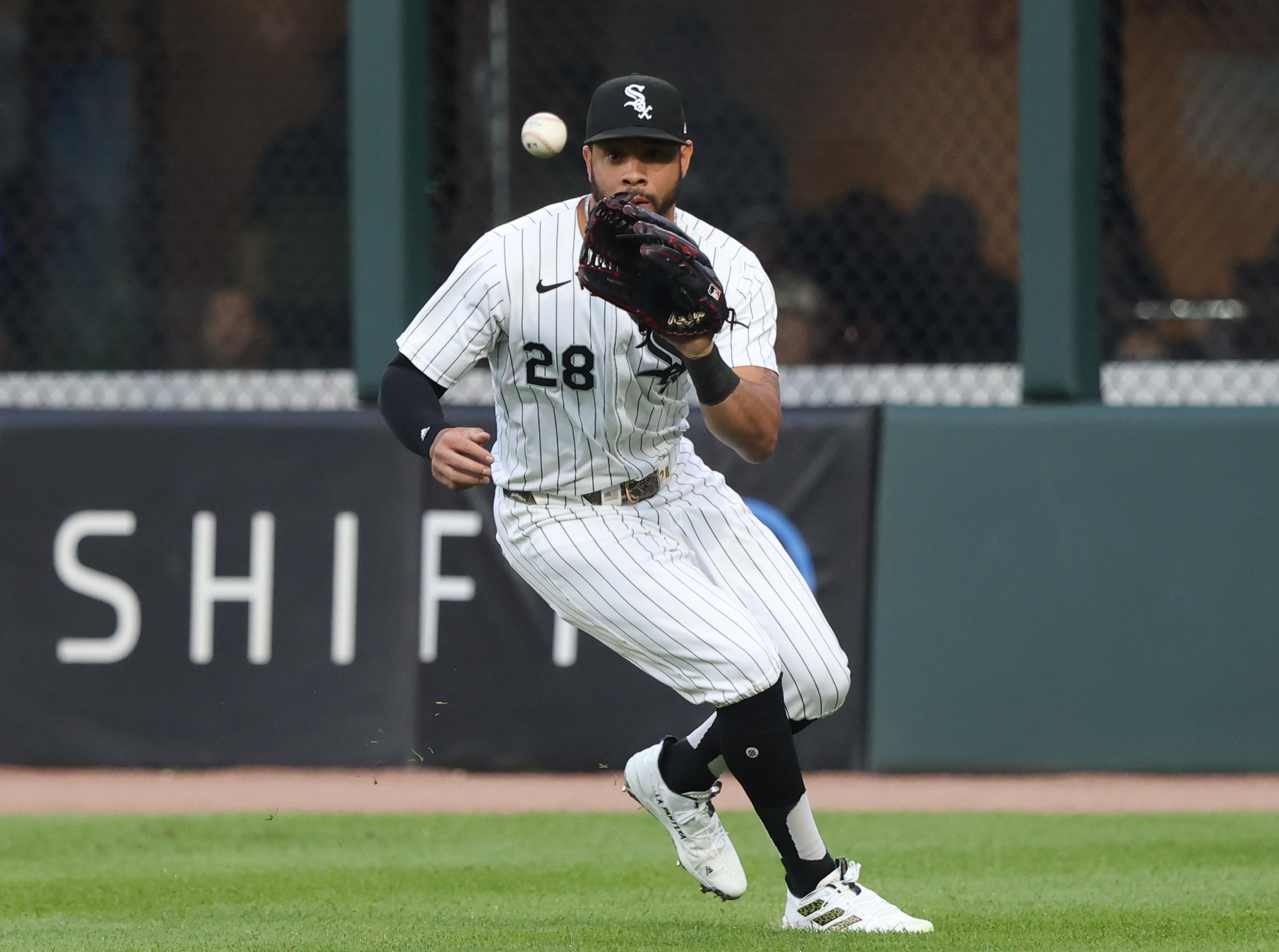 The Chicago White Sox acquire veteran outfielder Tommy Pham from the Philadelphia Phillies.