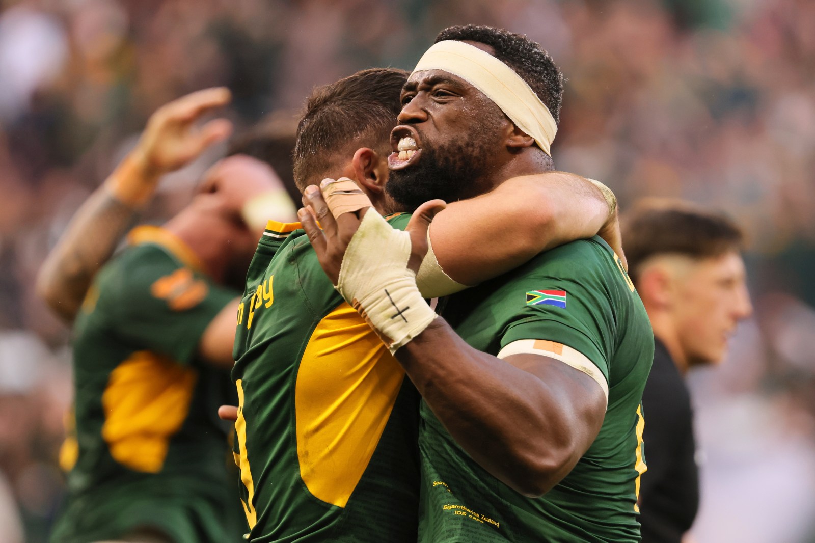 South Africa defeats New Zealand in Cape Town to hand the All Blacks first loss