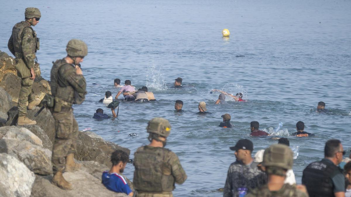 Government dismisses National Security official after publishing Ceuta migrant figures