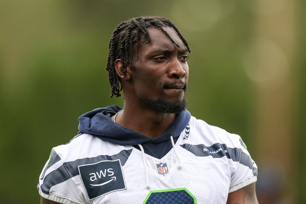 Seahawks Edge Rusher DeMarcus Lawrence Sets 2026 Retirement After Super Bowl Win