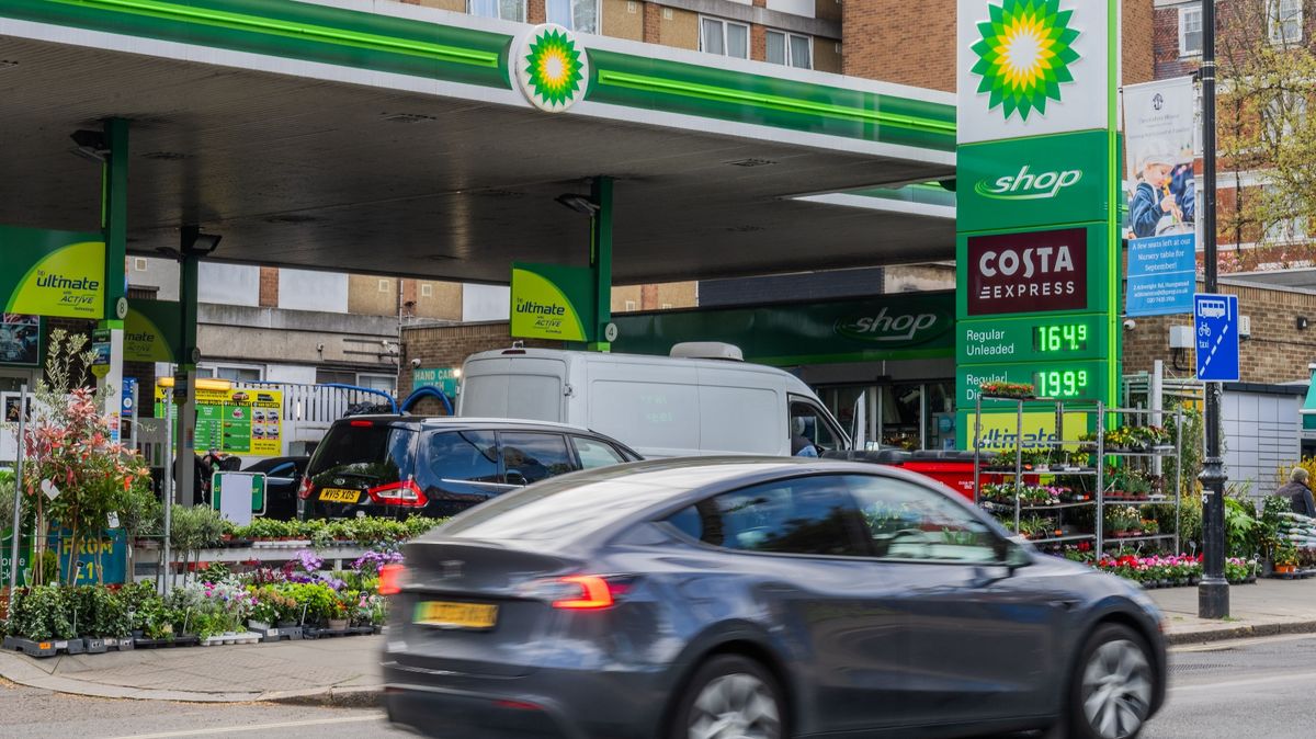 BP's Profits Double Amid Soaring Oil Prices, Accelerating Major Portfolio Restructuring