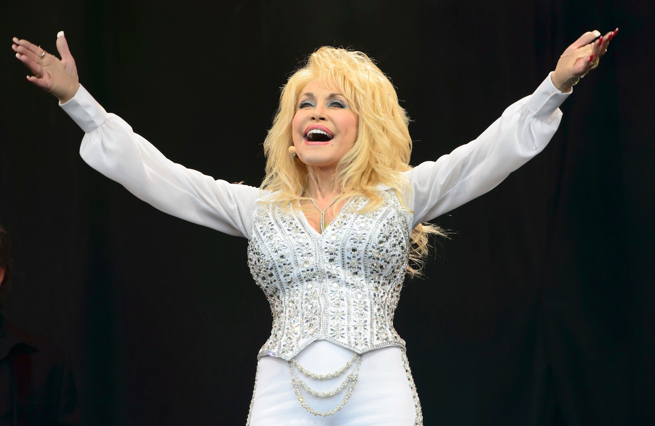 Iconic Singer Dolly Parton Dies at 80 and Leaves Final Song Sealed Until 2046